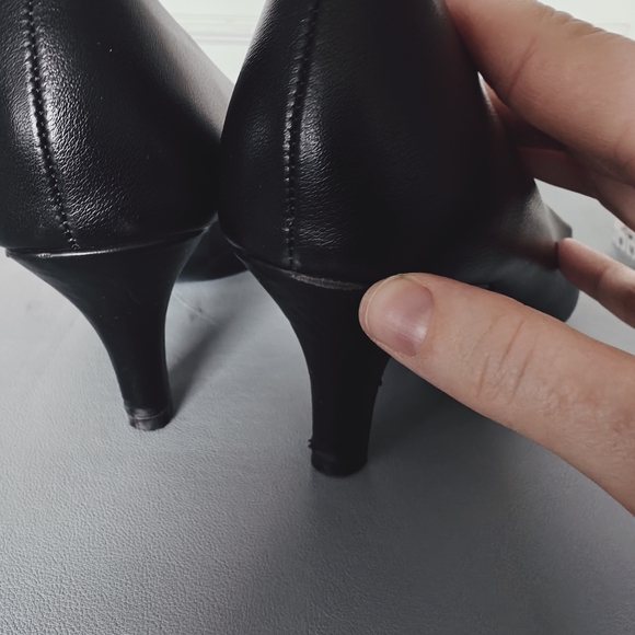 Classic black heels - office - Size 8.5M - Picture 5 of 11